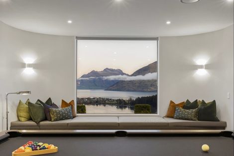 Photo of property in 10 Peregrine Place, Queenstown, 9300