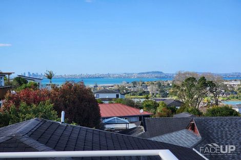 Photo of property in 4 Worthington Place, West Harbour, Auckland, 0618