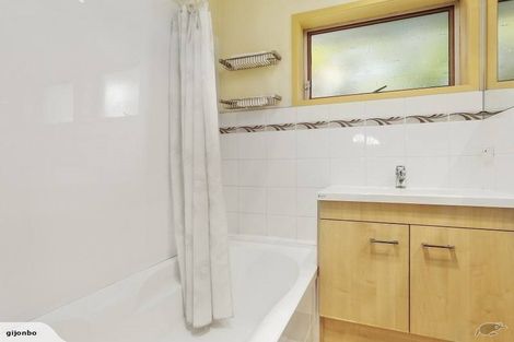 Photo of property in 1/4 Velma Road, Hillcrest, Auckland, 0627