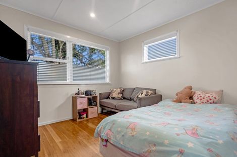 Photo of property in 12 Lane Road, Weymouth, Auckland, 2103