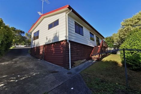 Photo of property in 2/13 Helicon Place, Totara Vale, Auckland, 0629