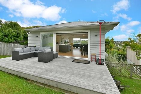 Photo of property in 584 Beach Road, Rothesay Bay, Auckland, 0630