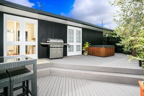 Photo of property in 50 Fowler Street, Northcote, Auckland, 0627
