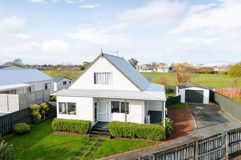 Photo of property in 12 Beadle Place, St Andrews, Hamilton, 3200