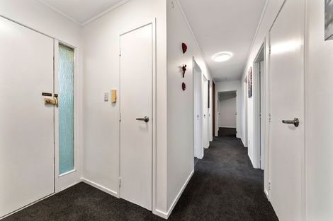 Photo of property in 19 Wirihana Road, Titirangi, Auckland, 0604