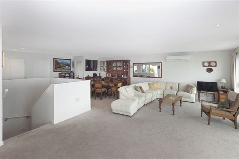 Photo of property in 19 The Brae, Mount Pleasant, Christchurch, 8081