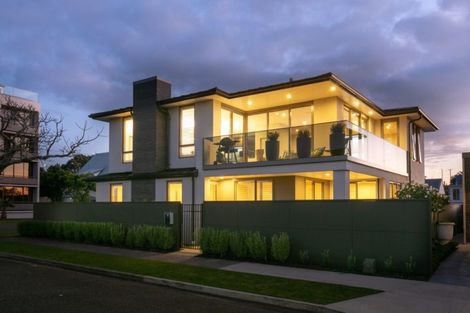 Photo of property in 14 Autere Street, Strandon, New Plymouth, 4312