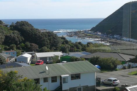 Photo of property in 16 Frobisher Street, Island Bay, Wellington, 6023