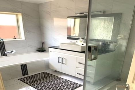 Photo of property in 100 Westerham Drive, Dannemora, Auckland, 2016