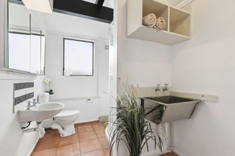 Photo of property in 140 Akaroa Drive, Maupuia, Wellington, 6022