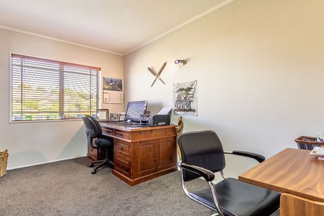 Photo of property in 51 Guildford Drive, Paraparaumu, 5032