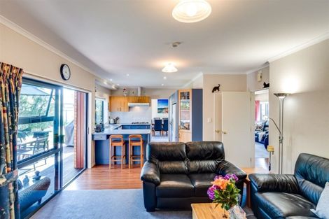 Photo of property in 16 Forbury Way, Taradale, Napier, 4112