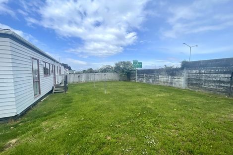 Photo of property in 2/21 Solveig Place, Randwick Park, Auckland, 2105