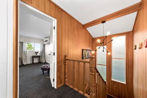 Photo of property in 19 Wirihana Road, Titirangi, Auckland, 0604