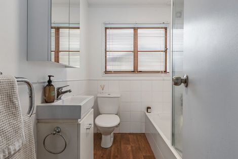 Photo of property in 3/9 Fuchsia Place, Birkdale, Auckland, 0626