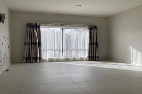 Photo of property in 86 Tiriwa Drive, Massey, Auckland, 0614