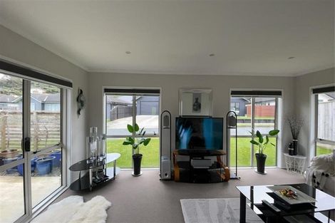 Photo of property in 6 Cory Jane Grove, Riverstone Terraces, Upper Hutt, 5018