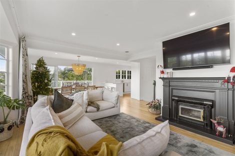 Photo of property in 5 Page Point, Mellons Bay, Auckland, 2014