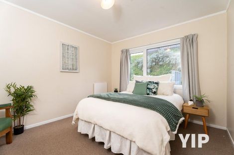 Photo of property in 9 Chetwode Grove, Newlands, Wellington, 6037