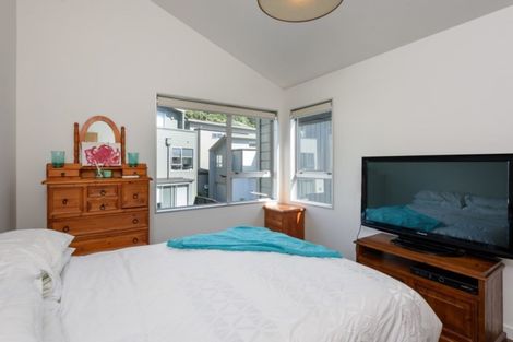 Photo of property in 10/3 Severn Street, Island Bay, Wellington, 6023