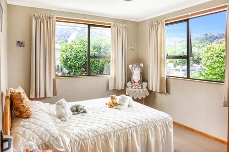 Photo of property in 11 Corbett Street, Hector, 7822