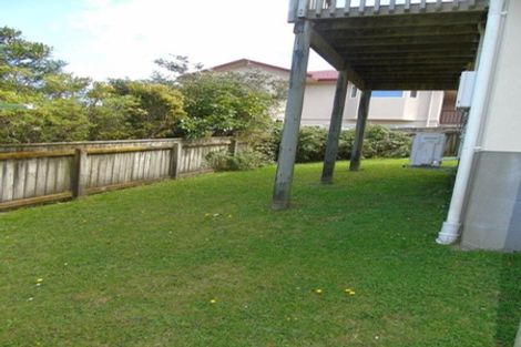 Photo of property in 52 Dress Circle, Newlands, Wellington, 6037