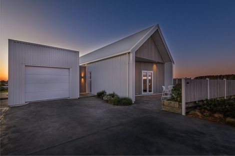 Photo of property in 2 Rangeview Rise, Foxton Beach, Foxton, 4815