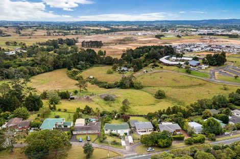 Photo of property in 466 Don Buck Road, Massey, Auckland, 0614