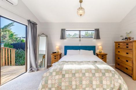 Photo of property in 15 Tiromoana Road, Raumati South, Paraparaumu, 5032