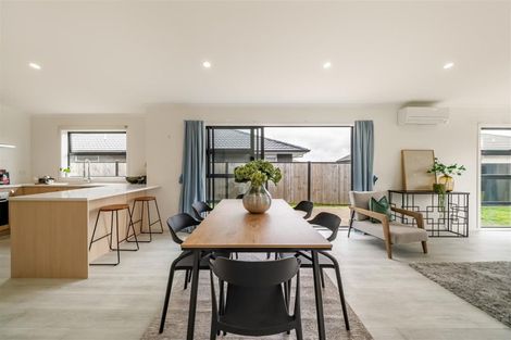 Photo of property in 8 Whitten Way, Wallaceville, Upper Hutt, 5018