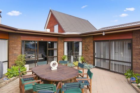 Photo of property in 11 Oakwood Grove, Paraparaumu Beach, Paraparaumu, 5032