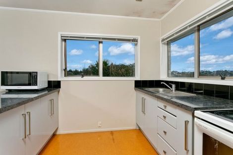 Photo of property in 2/35 Cockayne Crescent, Sunnynook, Auckland, 0620
