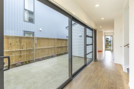 Photo of property in 31 Tapuwae Way, Mangere Bridge, Auckland, 2022