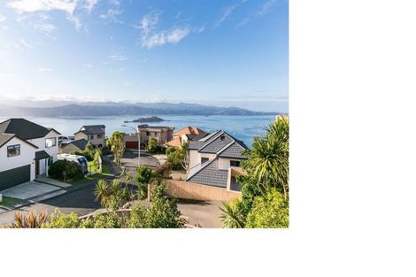 Photo of property in 4 Forbes Lane, Newlands, Wellington, 6037