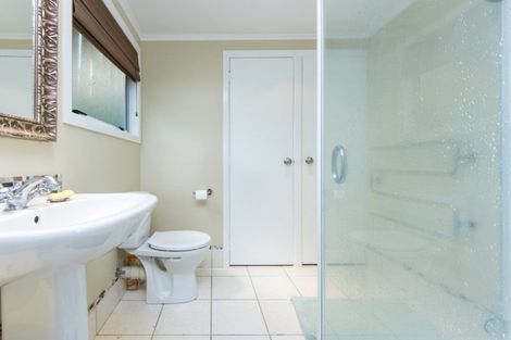 Photo of property in 21 Island Bay Road, Beach Haven, Auckland, 0626