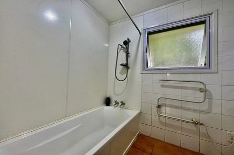 Photo of property in 5 Dallow Place, Henderson, Auckland, 0612