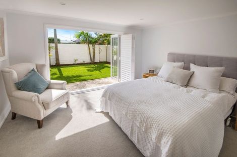 Photo of property in 2/41 Merani Street, Narrow Neck, Auckland, 0622