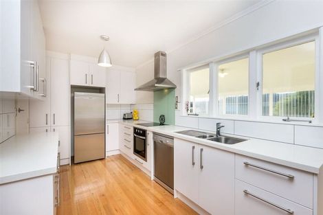 Photo of property in 1/136 Chivalry Road, Glenfield, Auckland, 0629