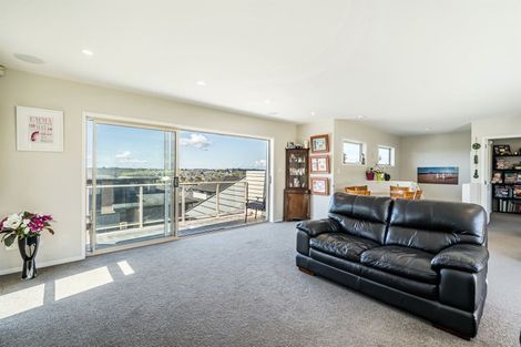 Photo of property in 9 Namsan Close, Fairview Heights, Auckland, 0632