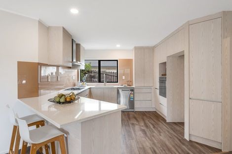 Photo of property in 32 Ambleside Drive, Northpark, Auckland, 2013