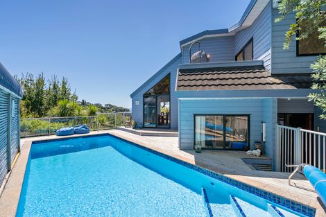 Photo of property in 15 Park Rise, Campbells Bay, Auckland, 0630