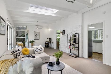 Photo of property in 92 Park Hill Road, Birkenhead, Auckland, 0626