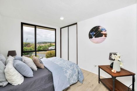 Photo of property in 11 Jumento Place, Unsworth Heights, Auckland, 0632