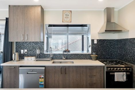 Photo of property in 1 Riesling Place, Henderson, Auckland, 0612