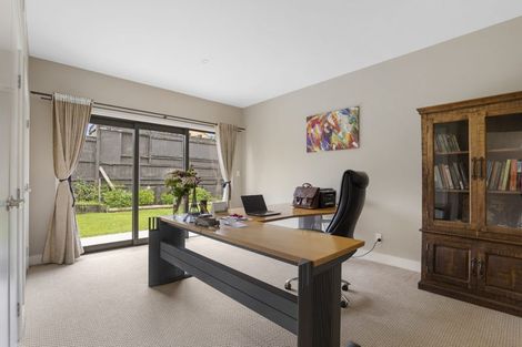 Photo of property in 12 Veale Road, Frankleigh Park, New Plymouth, 4310