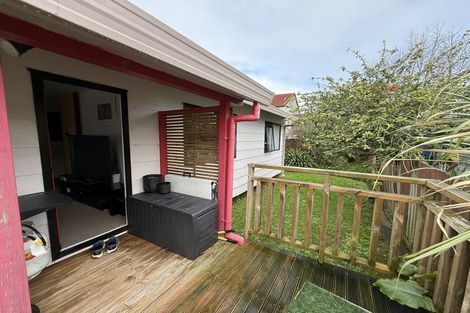 Photo of property in 1/20 Ocean View Road, Northcote, Auckland, 0627