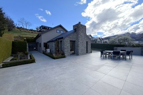 Photo of property in 12 Chartres Lane, Arrowtown, 9302