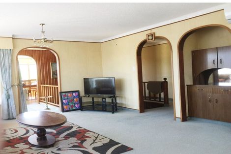 Photo of property in 9 Gilbass Avenue, Hamilton Lake, Hamilton, 3204