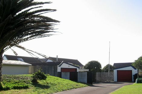 Photo of property in 13b Waiheke Street, Waikanae Beach, Waikanae, 5036