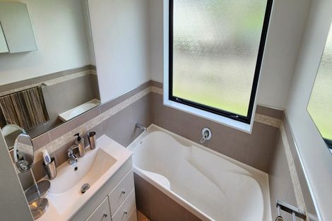 Photo of property in 74b Karamea Street, Whalers Gate, New Plymouth, 4310